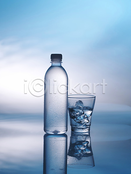 사람없음 JPG 포토 물 물병 물컵 실내 얼음 얼음물 음료 잔 컵 페트병 한병