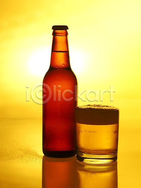 사람없음 JPG 포토 거품 노란색 맥주 맥주잔 병(담는) 생맥주 술병 실내 알코올 잔 주류 컬러 한병 한잔