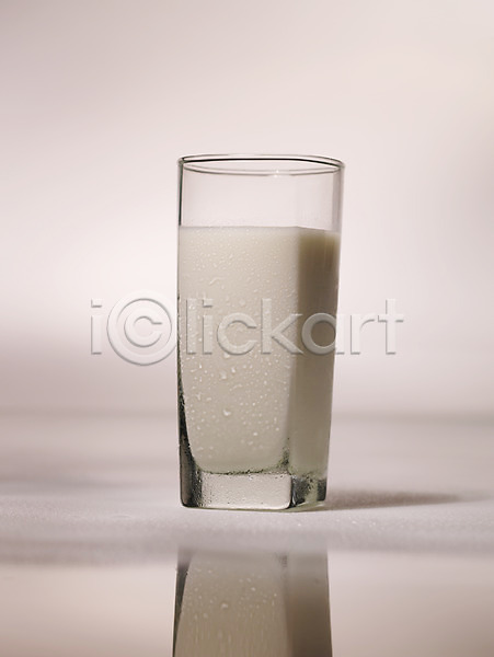 사람없음 JPG 포토 물방울 실내 우유 유제품 음료 잔 컵 한잔 흰우유