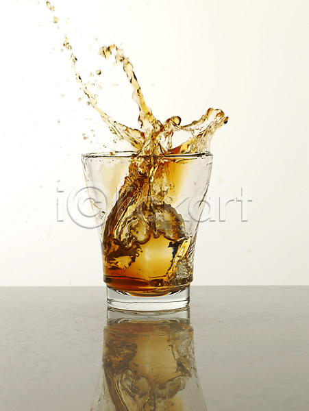 사람없음 JPG 포토 실내 알코올 양주 양주잔 언더락 얼음 잔 주류 컵 한잔