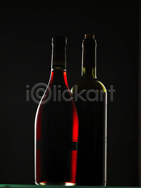 사람없음 JPG 포토 검은색 두병 레드와인 술병 실내 알코올 와인 주류 컬러