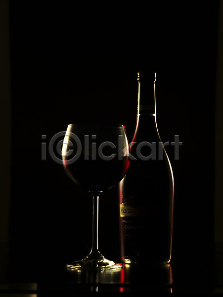 사람없음 JPG 실루엣 포토 검은색 레드와인 병(담는) 술병 식기 실내 알코올 와인 와인잔 잔 주류 컬러 한병 한잔