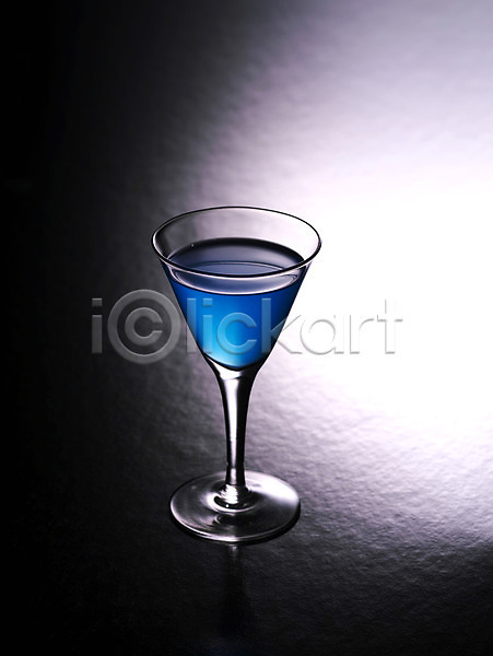 사람없음 JPG 포토 식기 실내 알코올 잔 주류 칵테일 칵테일잔 파란색 한잔
