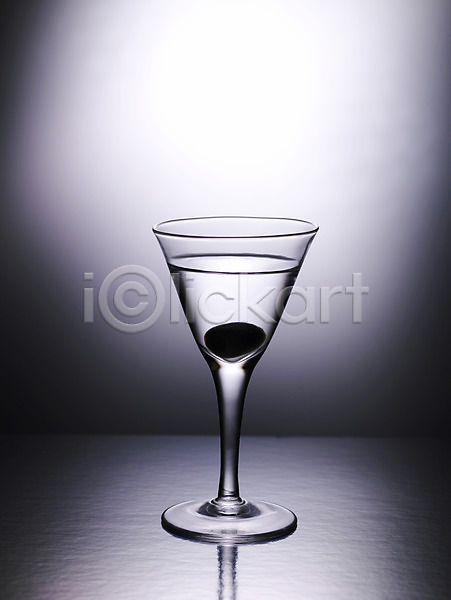 사람없음 JPG 포토 식기 실내 알코올 잔 주류 칵테일 칵테일잔 컬러 한잔 회색