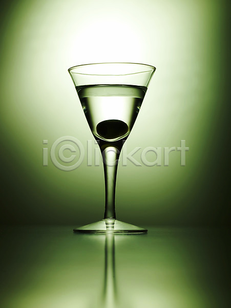 사람없음 JPG 포토 식기 실내 알코올 잔 주류 초록색 칵테일 칵테일잔 컬러 한잔