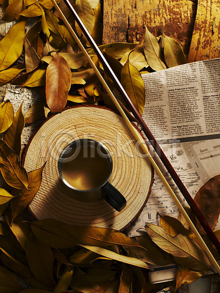 사람없음 JPG 포토 가을(계절) 계절 나뭇잎 낙엽 문화 사계절 식물 신문 악기 악보 예술 잎 자연 찻잔 커피 커피잔