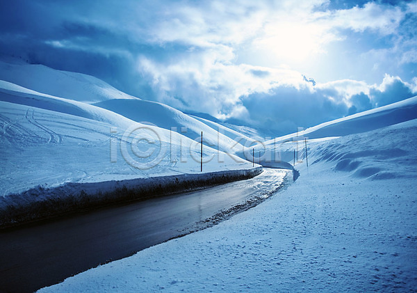 추위 사람없음 JPG 포토 해외이미지 겨울 겨울풍경 계절 고속도로 구름(자연) 길 날씨 내추럴 눈내림 도로 땅 루트 무료이미지 산 선로 아스팔트(도로) 야외 유럽 자연 크리스마스 파란색 풍경(경치) 하늘 해외202004 흰색