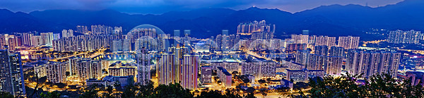 새로움 동양인 사람없음 JPG 포토 해외이미지 강 거리 건물 건축양식 고층빌딩 도로 도시 도시풍경 도심 리빙 물 반사 빛망울 스카이라인 스타일 아시아 아파트 야간 야외 여행 일반 장면 장식 저녁 주택 중국 지역 통조림 풍경 해외202004 해외포토 홍콩 황금