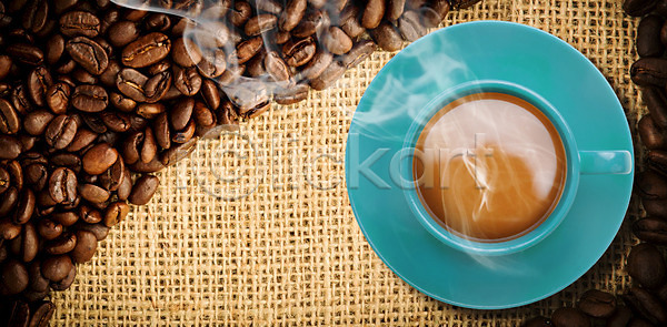 사람없음 JPG 포토 해외이미지 갈색 따뜻한음료 아메리카노 원두 차(음료) 카페인 커피 컵 컵받침 파란색 해외202004