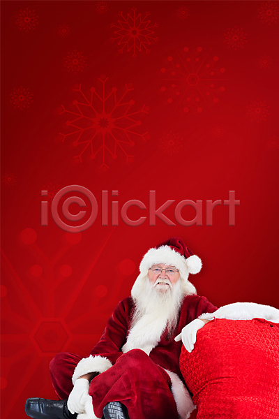 남자 노년 노인남자한명만 한명 JPG 앞모습 포토 해외이미지 기댐 보따리 빨간색 산타클로스 앉기 전신 크리스마스 해외202004