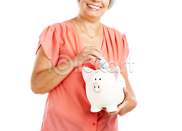 절약 60대 노년 노인여자한명만 백인 여자 한명 JPG 앞모습 포토 해외이미지 돈 들기 미소(표정) 상반신 잡기 저금통 저축 해외202004