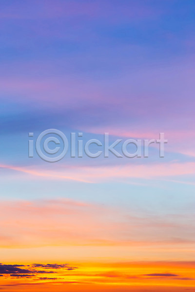 분위기 신비 사람없음 JPG 포토 해외이미지 강렬 계절 구름(자연) 맑음 보라색 빛 빨간색 새벽 야외 여름(계절) 일몰 일출 태양 풍경(경치) 하늘 해외202004 햇빛 황혼