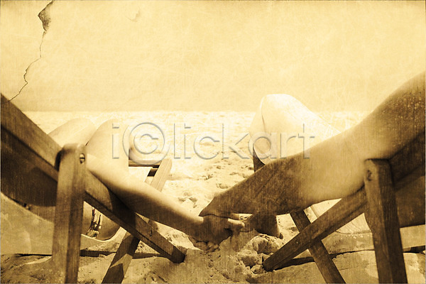따뜻함 사랑 평화 함께함 행복 두명 사람 신체부위 3D JPG 포토 해외이미지 관계 관리 기댐 디자인 맑음 모래 바다 백그라운드 빛 손잡기 야외의자 여름(계절) 추상 커플 태양 팔 해외202004 햇빛 회색