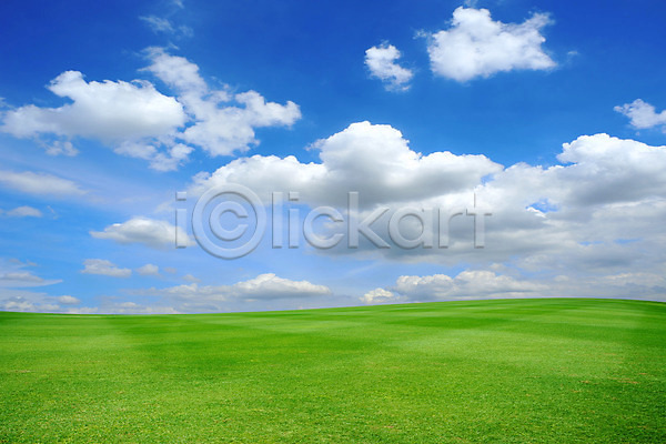 사람없음 JPG 포토 해외이미지 구름(자연) 밭 스포츠 식물 야외 여름(계절) 잔디 조경 풍경(경치) 하늘 해외202004 햇빛
