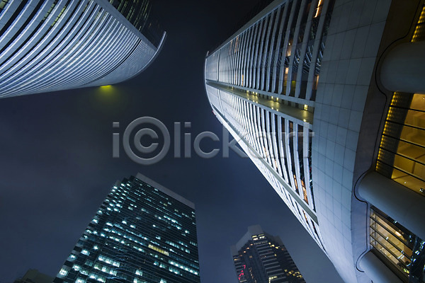 사람없음 JPG 포토 해외이미지 거울 건물 건축양식 고층빌딩 도시 도심 디자인 반사 비즈니스 빛 사무실 외관 유리 창문 철강 큼 탑 파란색 하늘 해외202004 홍콩
