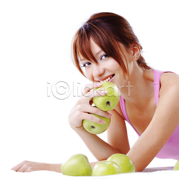 10대 사람 십대여자한명만 여자 한명 JPG 옆모습 포토 해외이미지 건강 과일 다이어트 들기 라이프스타일 먹기 미소(표정) 사과 상반신 웃음 해외202004