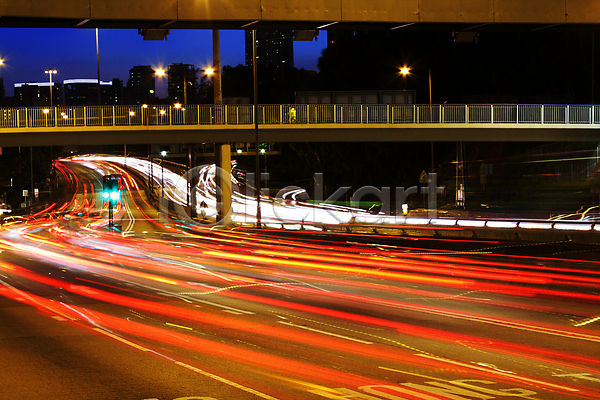 사람없음 JPG 소프트포커스 포토 해외이미지 거리 고속도로 과속 교통시설 길 도로 도시 블러 빛 빨간색 아스팔트(도로) 여행 자동차 해외202004