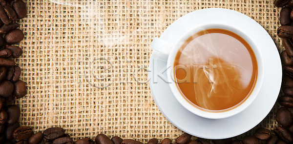 사람없음 JPG 포토 해외이미지 갈색 따뜻한음료 모양 원두 차(음료) 카페인 카피스페이스 커피 컵 컵받침 해외202004 흰색