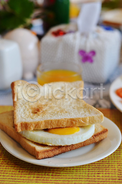 사람없음 JPG 아웃포커스 포토 해외이미지 계란 계란프라이 무료이미지 접시 토스트 해외202004