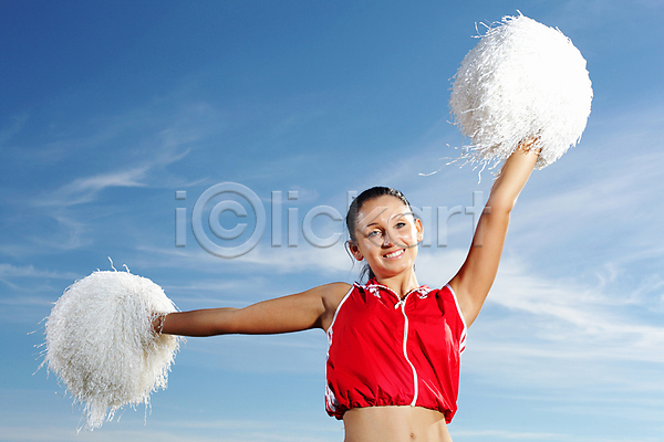 뜨거움 행복 10대 백인 사람 성인 여자 한명 JPG 포토 해외이미지 건강 그룹 대학교 댄서 모델 미소(표정) 백그라운드 빨간색 숫자 스포츠 에너지 운동 유니폼 유행 응원 점프 치어리더 캐릭터 포즈 학교 해외202004 흰색