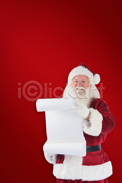 남자 노년 노인남자한명만 한명 JPG 앞모습 포토 해외이미지 들기 빨간색 산타클로스 상반신 종이 크리스마스 해외202004