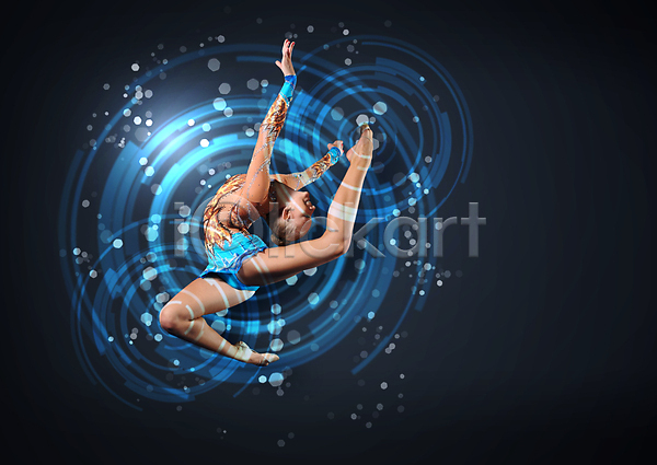 우아함 이동 사람 성인 여자 한명 JPG 포토 해외이미지 공연 댄서 모션 미술 발레 스포츠 운동 점프 체조 체조선수 춤 해외202004