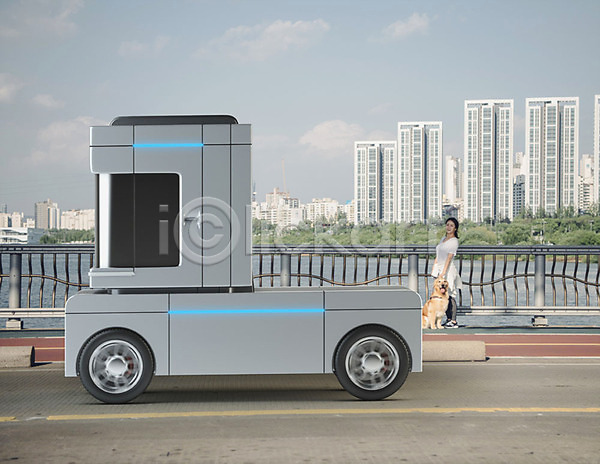 스마트 20대 성인 성인여자한명만 한국인 한명 3D PSD 디지털합성 입체 편집이미지 3D소스 대형트럭 도로 도우미 로봇 수소자동차 야외 오브젝트 자율주행 전기자동차 주간 친환경 트럭 편집 편집소스 화물