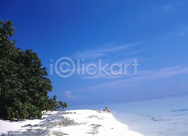 휴식 사람없음 포토 관광지 구름(자연) 나무 모래사장 몰디브 바다 서남아시아 서아시아 선베드 선탠 섬 세계 식물 아시아 야외 외국문화 주간 풍경(경치) 하늘 해변 해외 해외풍경 휴가 휴양지