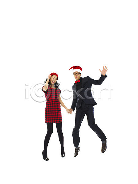 청춘(젊음) 행복 20대 남자 두명 사람 성인 성인만 여자 청년만 JPG 포토 기념일 누끼 모자(잡화) 미소(표정) 산타모자 손잡기 웃음 이벤트 전신 점프 커플 크리스마스