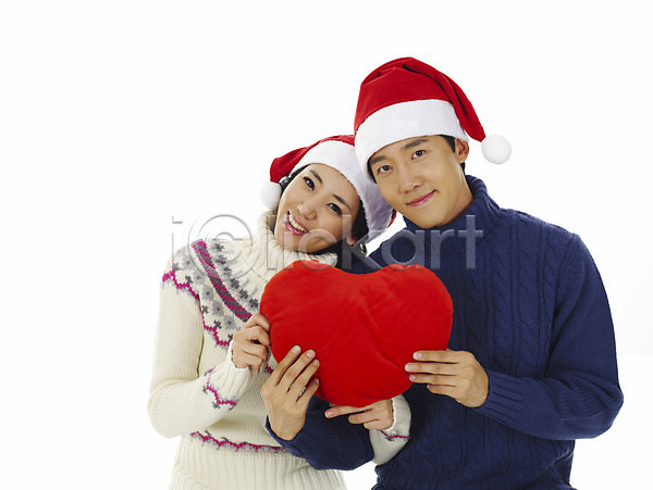 청춘(젊음) 행복 20대 남자 두명 사람 성인 성인만 여자 청년만 JPG 포토 기념일 누끼 모자(잡화) 미소(표정) 산타모자 상반신 웃음 이벤트 커플 쿠션 크리스마스 하트쿠션