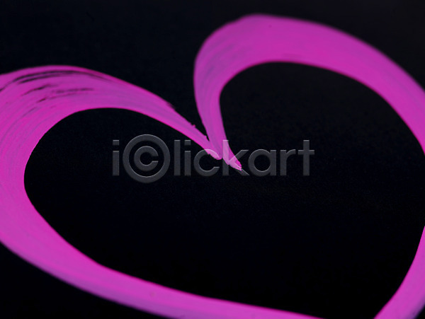 사랑 사람없음 JPG 포토 검은색 그리기 그림 기념 백그라운드 보라색 분홍색 색칠 스튜디오촬영 실내 오브젝트 장식 종이 패턴 하트 형광색