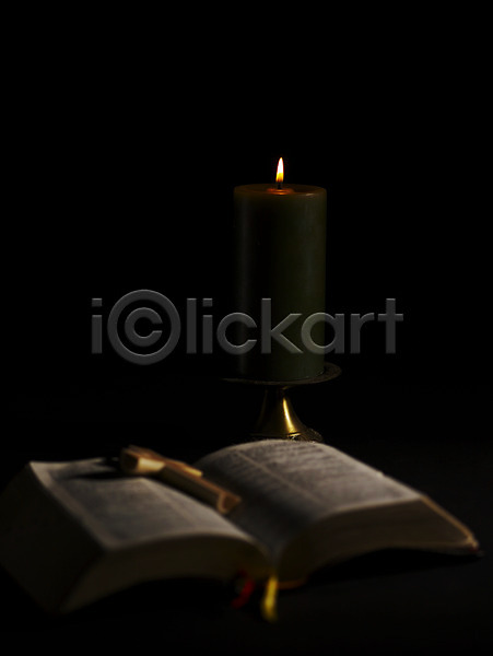 사람없음 JPG 포토 교회 기독교 기독교용품 백그라운드 빛 성경 스튜디오촬영 십자가 어둠 오브젝트 의식 종교 종교용품 초 촛불