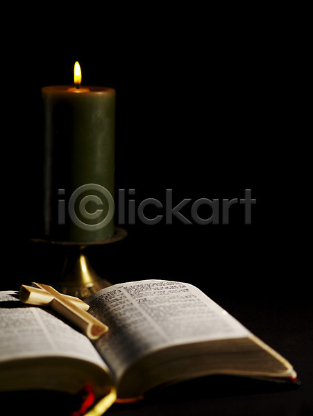 사람없음 JPG 포토 교회 기독교 기독교용품 백그라운드 빛 성경 스튜디오촬영 십자가 어둠 오브젝트 의식 종교 종교용품 초 촛불