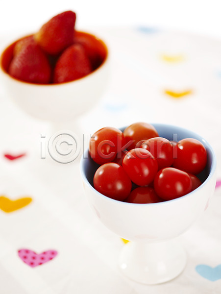 사람없음 JPG 포토 하이앵글 과일 그릇 디저트 딸기 믹싱볼 방울토마토 빨간색 스튜디오촬영 식물 웰빙 음식 토마토