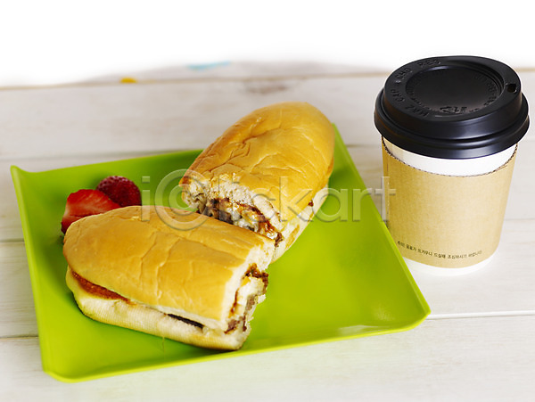 사람없음 JPG 포토 디저트 딸기 빵 샌드위치 스튜디오촬영 음료 음식 접시 커피 테이크아웃