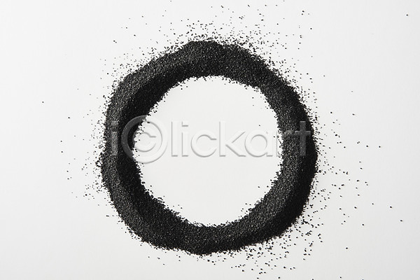 사람없음 JPG 포토 하이앵글 검은색 모래 백그라운드 스튜디오촬영 실내 원형 재질 질감 프레임 플랫레이 흙 흰배경