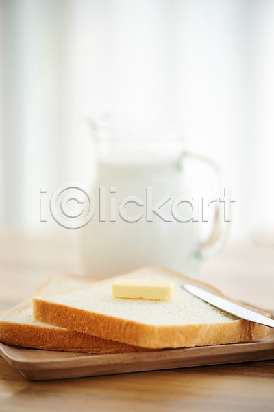사람없음 JPG 포토 갈색 나이프 버터 브런치 빵 스튜디오촬영 식빵 식사 식탁 실내 아침 아침식사 우유 음식 토스트