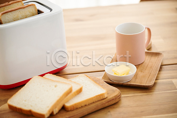 사람없음 JPG 포토 갈색 머그컵 버터 브런치 빵 스튜디오촬영 식빵 식사 식탁 실내 아침 아침식사 우유 음식 토스트 토스트기