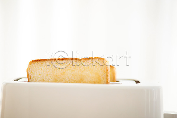 사람없음 JPG 포토 갈색 브런치 빵 스튜디오촬영 식빵 식사 식탁 실내 아침 아침식사 음식 토스트 토스트기