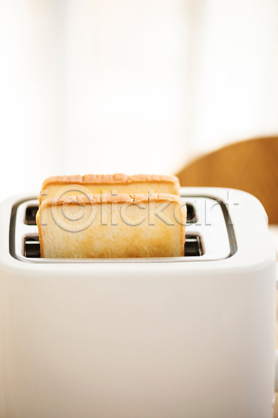 사람없음 JPG 포토 갈색 브런치 빵 스튜디오촬영 식빵 식사 식탁 실내 아침 아침식사 음식 토스트 토스트기
