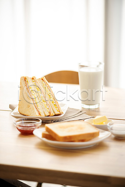 사람없음 JPG 포토 갈색 브런치 빵 샌드위치 소스(음식) 스튜디오촬영 식빵 식사 식탁 실내 아침 아침식사 우유 음식