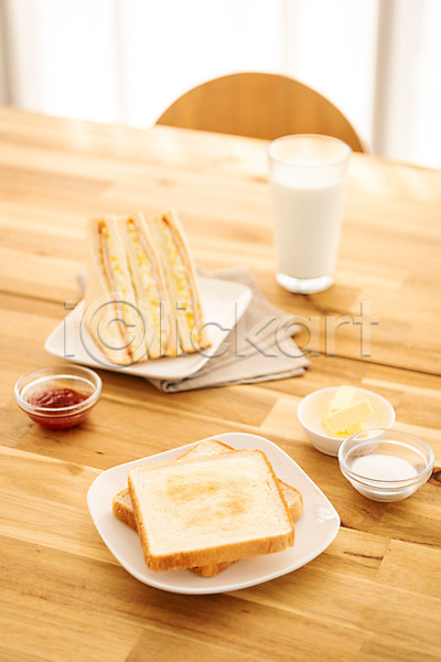 사람없음 JPG 포토 갈색 브런치 빵 샌드위치 소스(음식) 스튜디오촬영 식빵 식사 식탁 실내 아침 아침식사 우유 음식
