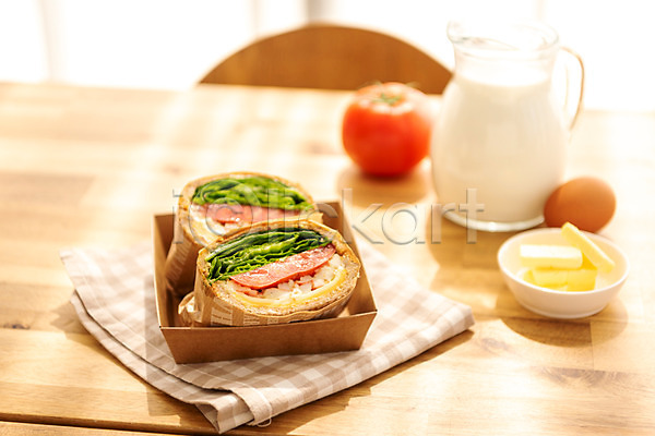 사람없음 JPG 포토 갈색 버터 브런치 빵 샌드위치 스튜디오촬영 식사 식탁 식탁보 실내 아침 아침식사 우유 음식 채소