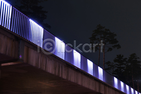 사람없음 JPG 포토 가로등 건축물 공원 광교호수공원 나무 보라색 빛 야간 야경 야외 조명 풍경(경치)