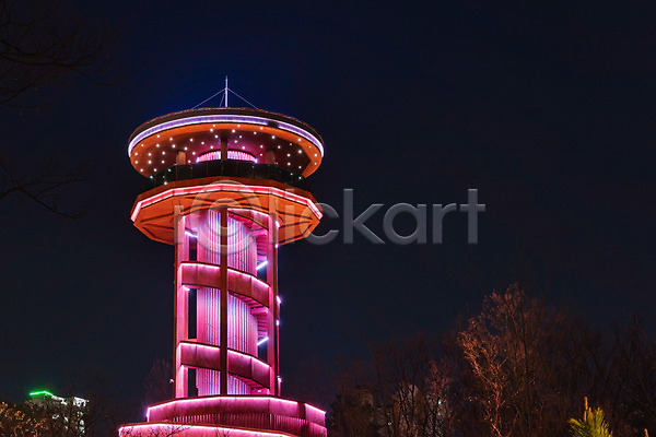 사람없음 JPG 포토 가로등 건축물 공원 광교호수공원 빛 빨간색 야간 야경 야외 조명 풍경(경치)
