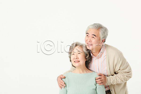 60대 남자 노년 노인만 두명 여자 한국인 JPG 앞모습 포토 가족 노부부 부부 상반신 서기 스튜디오촬영 실내 실버라이프 앉기 액티브시니어 오팔세대 응시 할머니 할아버지 흰배경