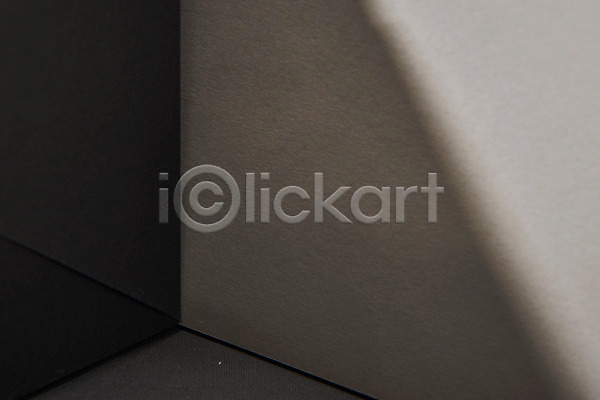 사람없음 JPG 포토 검은배경 공간 공백 그림자 목업 상자 스튜디오촬영 실내 오브젝트 종이 종이상자 질감 패키지 포장상자
