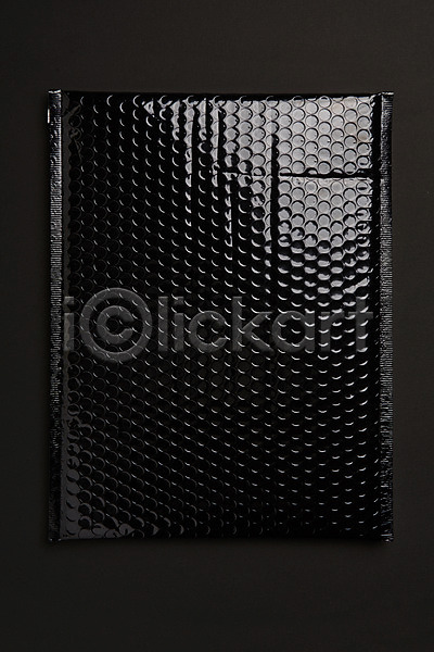 사람없음 JPG 포토 하이앵글 검은배경 공백 목업 스튜디오촬영 실내 안전 에어캡 오브젝트 포장 포장지 플랫레이 한개