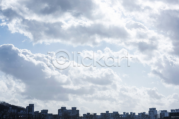 사람없음 JPG 포토 건물 구름(자연) 날씨 도시 맑음 봄 아파트 야외 주간 파란색 풍경(경치) 하늘