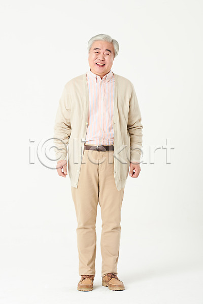 60대 남자 노년 노인남자한명만 한국인 한명 JPG 앞모습 포토 건강 건강관리 관리 서기 스튜디오촬영 실내 실버라이프 웃음 전신 할아버지 흰배경 흰색
